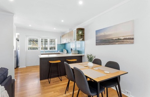 Scarborough Apartment | A skip, hop & a jump to Scarborough Beach!