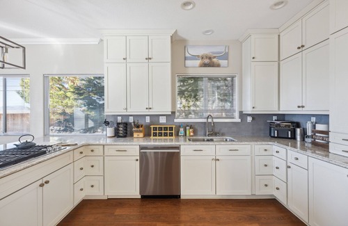 Sparks House | A Slice Of Heaven: Scenic Getaway With Hot Tub 3 Bedroom Home by RedAwning