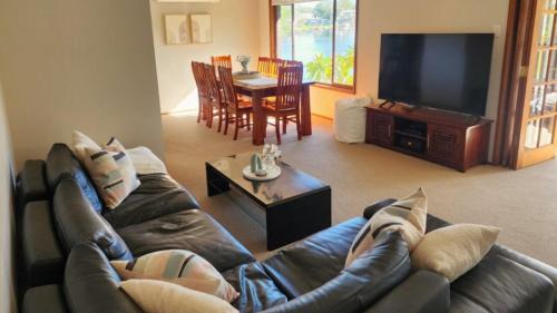 Sussex Inlet House | A Slice Of Paradise