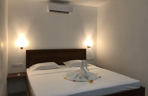 Midigama Cabin | A small cabin near the Midigama beach will all the luxuries you need