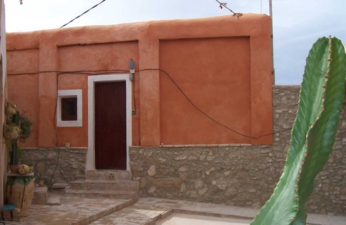 Agost Cottage | A small room with kitchen and bathroom