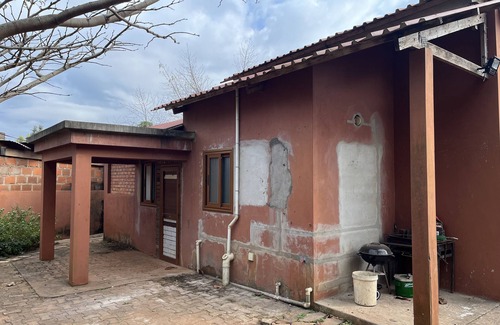 Naamacha Cottage | A small twin room in Namaacha