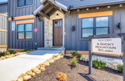 Wears Valley House | A Smoky Mountain Splash-Smith Creek Reserve - Indoor Pool, Waterpark, Theater Room, WIFI, Hot Tub