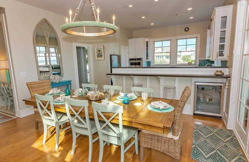 South Beach House | A Soft Landing is a fantastic, dog-friendly four-bedroom, 3.5-bathroom oceanfront retreat.