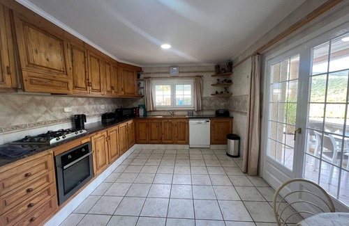 Calonge Villa | A spacious 4 bedroom villa, all with en suite bathrooms, large garden & Pool