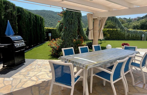 Calonge Villa | A spacious 4 bedroom villa, all with en suite bathrooms, large garden & Pool