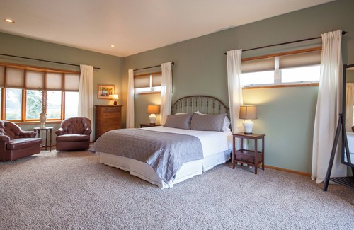 Dayton Other | A spacious 5 bedroom Farmhouse Vineyard Retreat