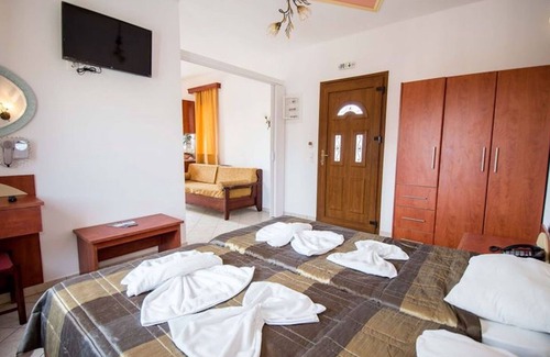 Anaxos Apartment | A spacious and bright studio with balcony no123