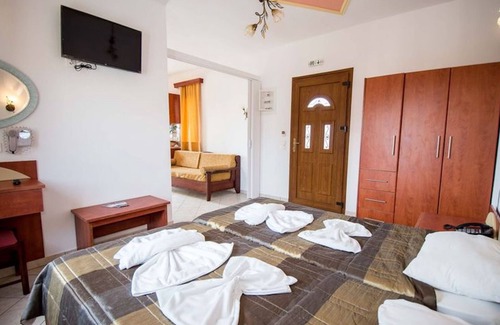 Anaxos Apartment | A spacious and bright studio with balcony no1111