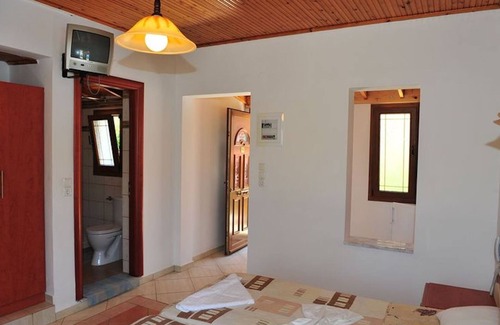 Anaxos Apartment | A spacious and bright studio with balcony no1111