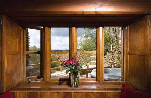 Sibford Gower Cottage | A spacious and luxurious retreat for couples near Great Tew