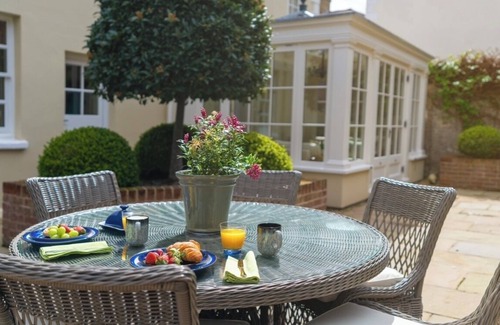 Chichester House | A spacious and grand Georgian house for 8 in central Chichester with parking.
