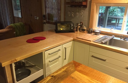 Bellingham Apartment | A Spacious And Unique Stay On 5 Beautiful Acres In Town