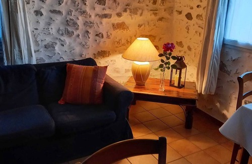 Venterol Bed & Breakfast | A spacious, bright room with access to the swimming pool in season