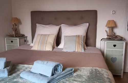 Venterol Bed & Breakfast | A spacious, bright room with access to the swimming pool in season