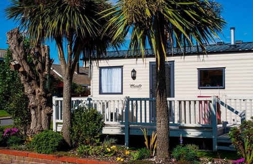 Caister-on-Sea House | A spacious caravan with one master double and one twin room.