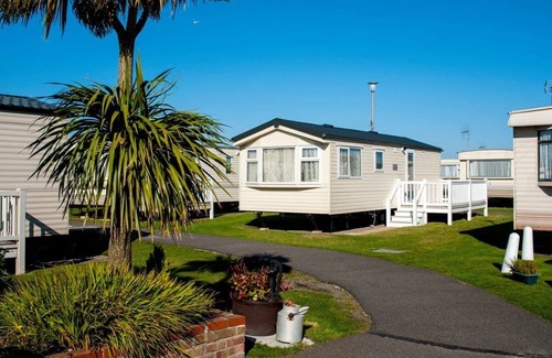 Caister-on-Sea House | A spacious caravan with one master double and one twin room.