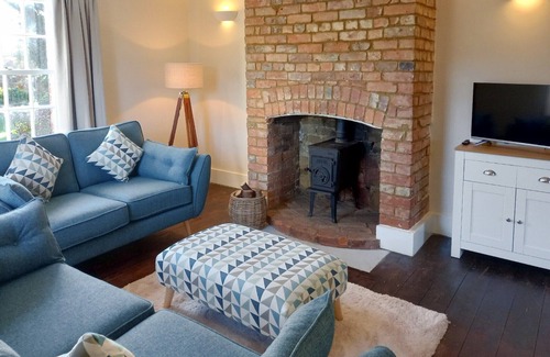 Middleton Cheney Cottage | A spacious country retreat surrounded by open fields and miles of footpaths from the doorstep.