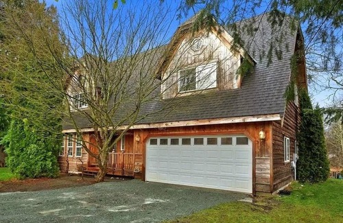 Gold Bar House | A spacious home with lots of extras for everyone