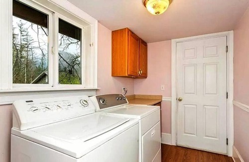 Gold Bar House | A spacious home with lots of extras for everyone
