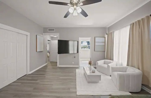 Del Mar House | A spacious, modern, & beautiful home by the coast