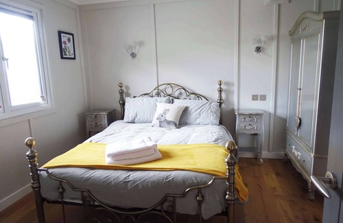 Llanfair Caereinion Cabin | A spacious modern lodge in scenic mid Wales