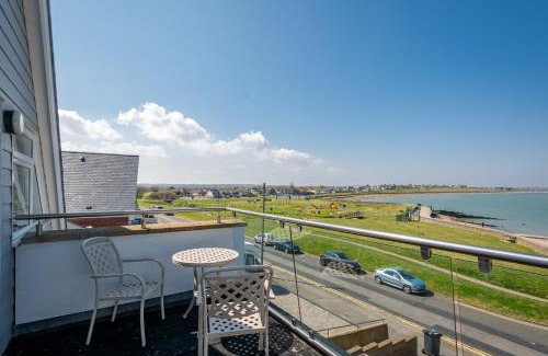 Swalecliffe House | A Spacious Seaside house in Hampton, Herne Bay