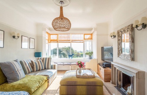 Burgh Island House | A spacious & stylish coastal house near Thurlestone with views!