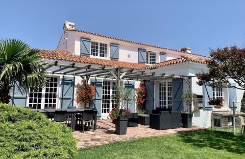 Longeville-sur-Mer Villa | A spacious villa for you all to finally be together after so long apart.