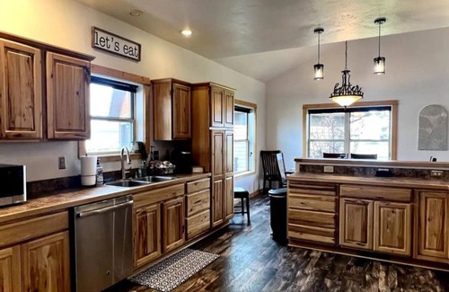 Pinedale House | A spacious Wyoming home with stunning mountain views