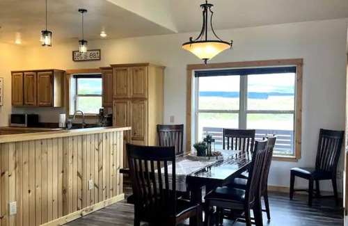 Pinedale House | A spacious Wyoming home with stunning mountain views