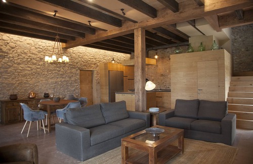 Sagas Cottage | A SPECTACULAR GLASS ROOM AND TWO UPPER FLOORS