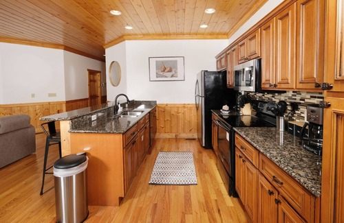Caton Cabin | A Splashtastic View - Private pool and mountain views!