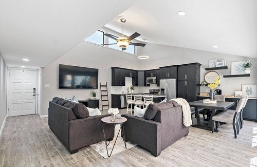 Wolf Pen Creek House | A Starry Night in Aggieland! One mile to Kyle Field