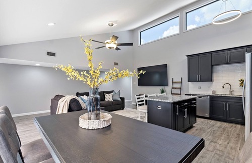 Wolf Pen Creek House | A Starry Night in Aggieland! One mile to Kyle Field
