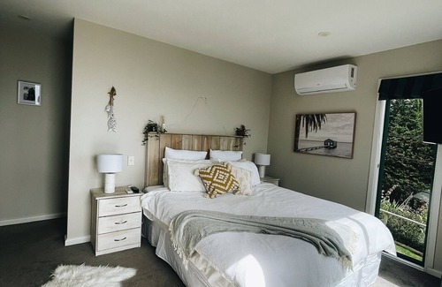 Mount Pleasant House | A Stay of Spectacular Sea Views.