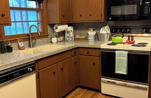 Gretna House | “A Step Back in Time” Gretna! Family friendly and dog kennel available nearby.