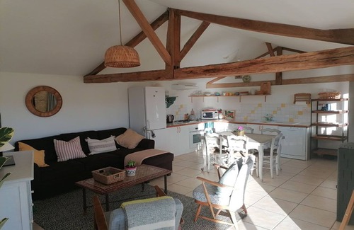 Saint-Ciers-sur-Bonnieure Cabin | A stone lodge set in the grounds of an old farmhouse in the Charente countryside