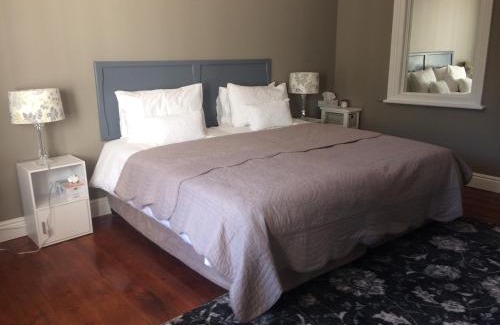 Grahamstown House | A Stone's Throw Accommodation