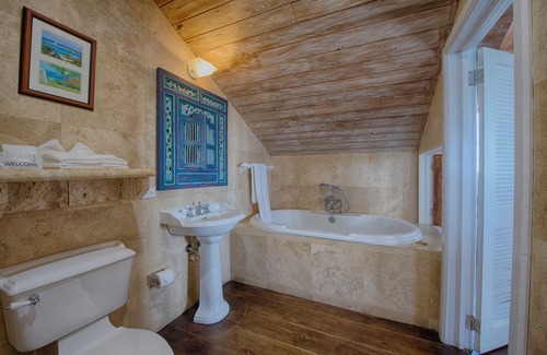 Gambier Hotel | A Stone's Throw Away