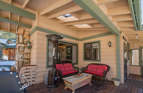 Patton Cabin | A Stones Throw - A spacious property in an unbeatable location at the end of Gilner point!