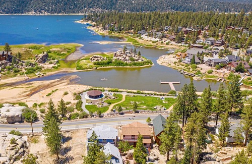 Patton Cabin | A Stones Throw - A spacious property in an unbeatable location at the end of Gilner point!