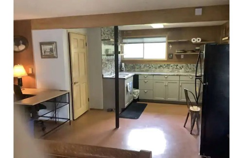 Monitor House | A studio apartment that is close to everything-airb rating 4.8 see reviews