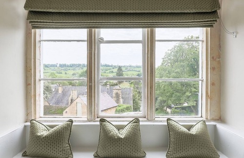 Blockley Apartment | A stunning 17th Century three-storey terraced cottage.