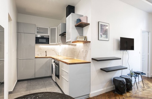 Les Halles Apartment | A Stunning 2-BR/2BA in Louvre-Rivoli