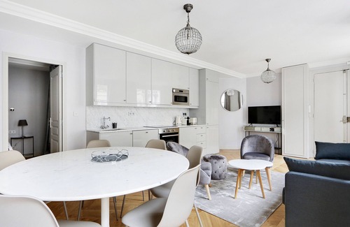 Madeleine Apartment | A Stunning 2-BR/2BA in Opéra- Saint-Lazare