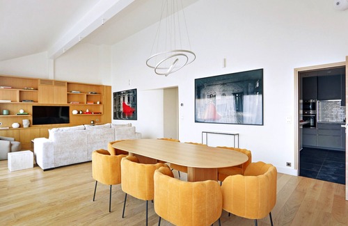 Porte-Dauphine Apartment | A Stunning 2BR/2BA Place Victor Hugo