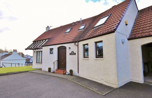 Lower Largo Cottage | A stunning 3 bedroomed house with a commanding view over the harbour of Lower Largo
