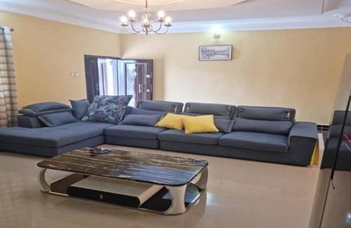 Okitipupa Apartment | A Stunning 3 Bedroom Apartment in Okitipupa -6 ppl
