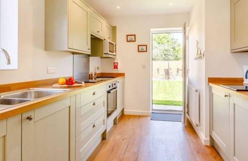 Yeovilton Cottage | A stunning cottage with hot tub, perfect for families, couples or a romantic getaway for two.